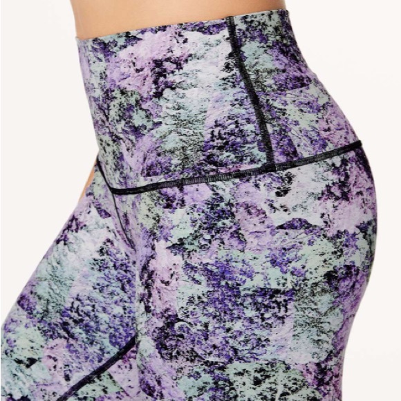 Lululemon Wunder Under Hi-Rise Leggings - Picture 5 of 10